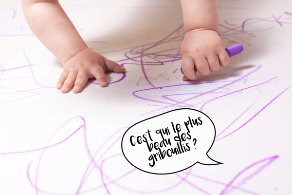 À quel âge un bébé peut-il utiliser des crayons ?