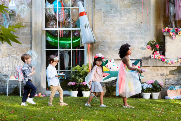 A partir de quel âge organiser la première fête d’anniversaire entre copains ?